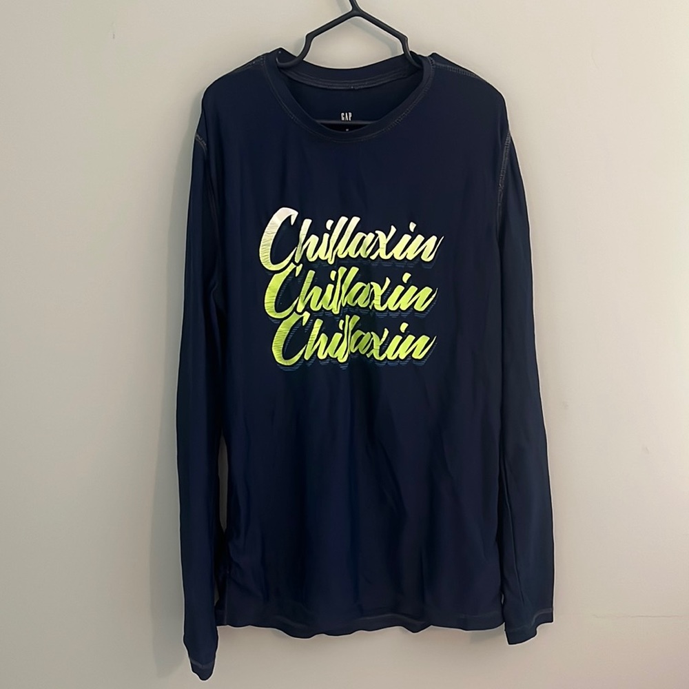 💕HP 8/14💕Gap boys “chillaxin” navy long sleeve rash guard - size M(8-9)